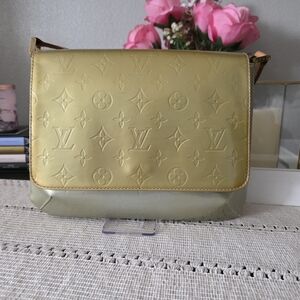 Louis Vuitton Thompson Street Vernis Crossbody – Lime Green Beauty 💚